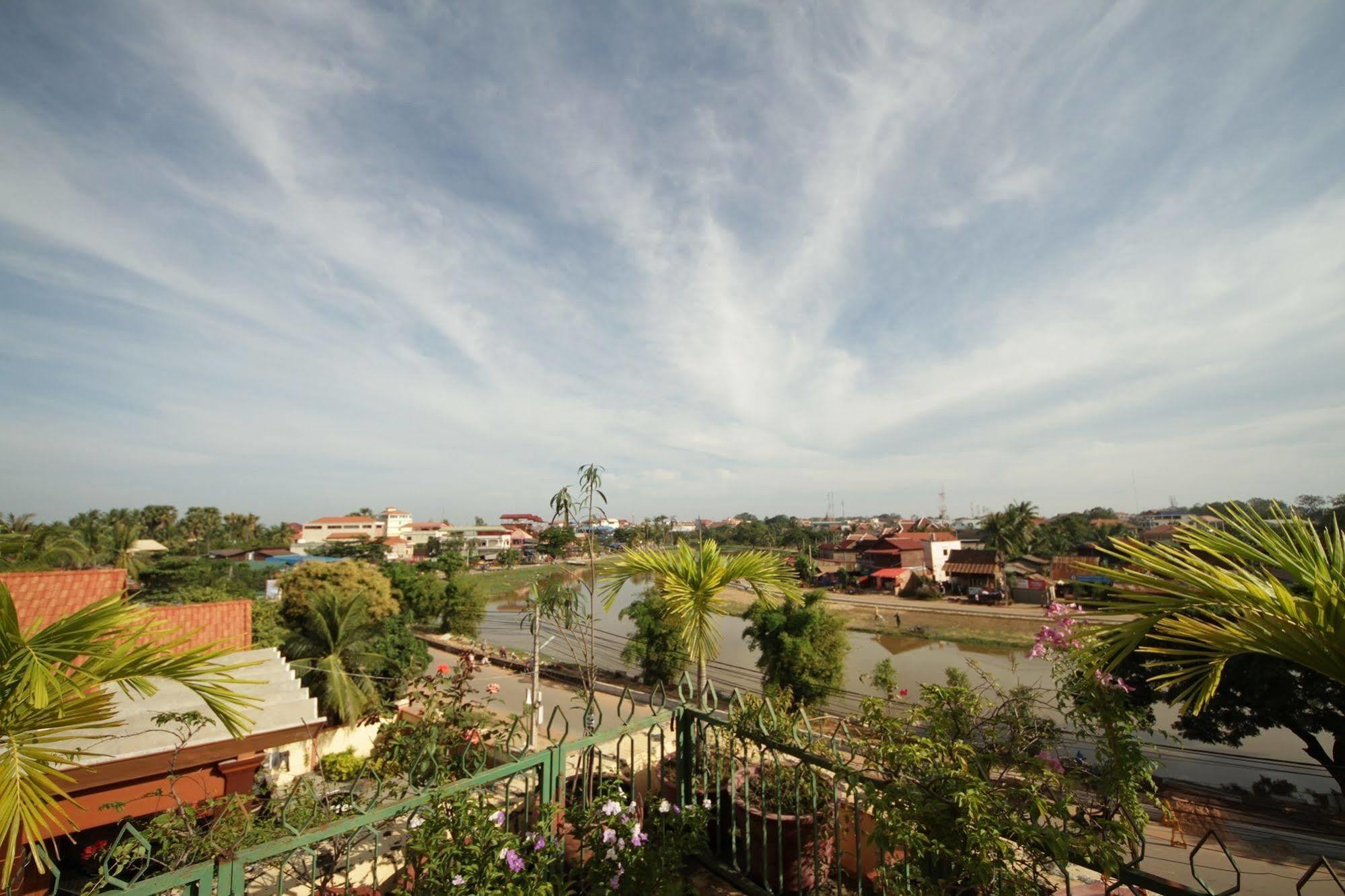 Siem Reap Riverside Hotel Eksteriør billede