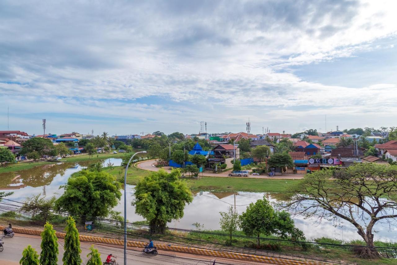 Siem Reap Riverside Hotel Eksteriør billede